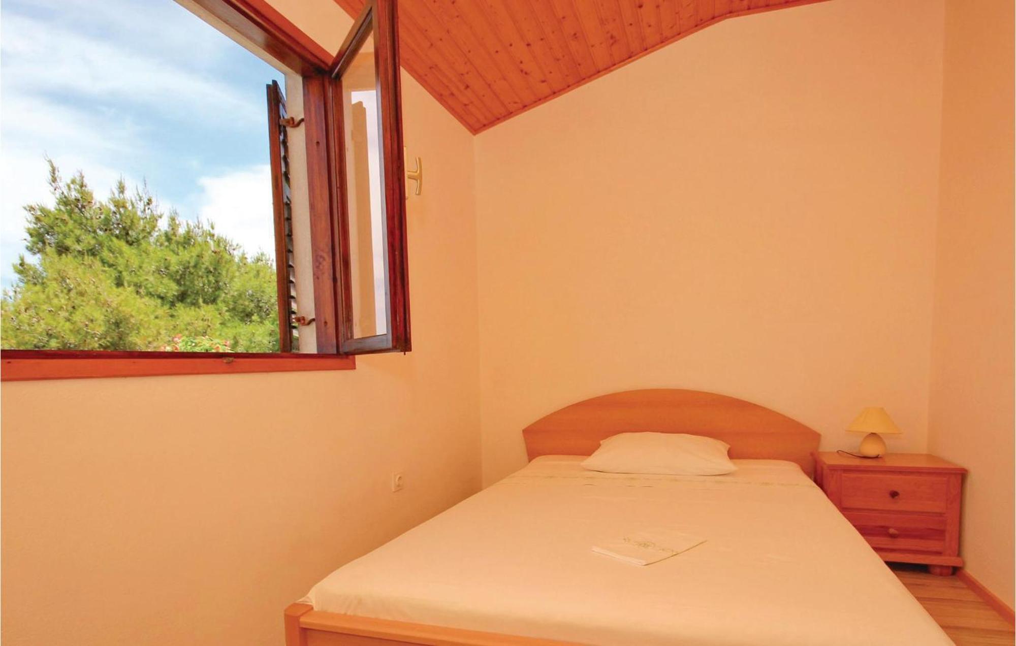 Gorgeous Apartment In Prigradica With Kitchen エクステリア 写真