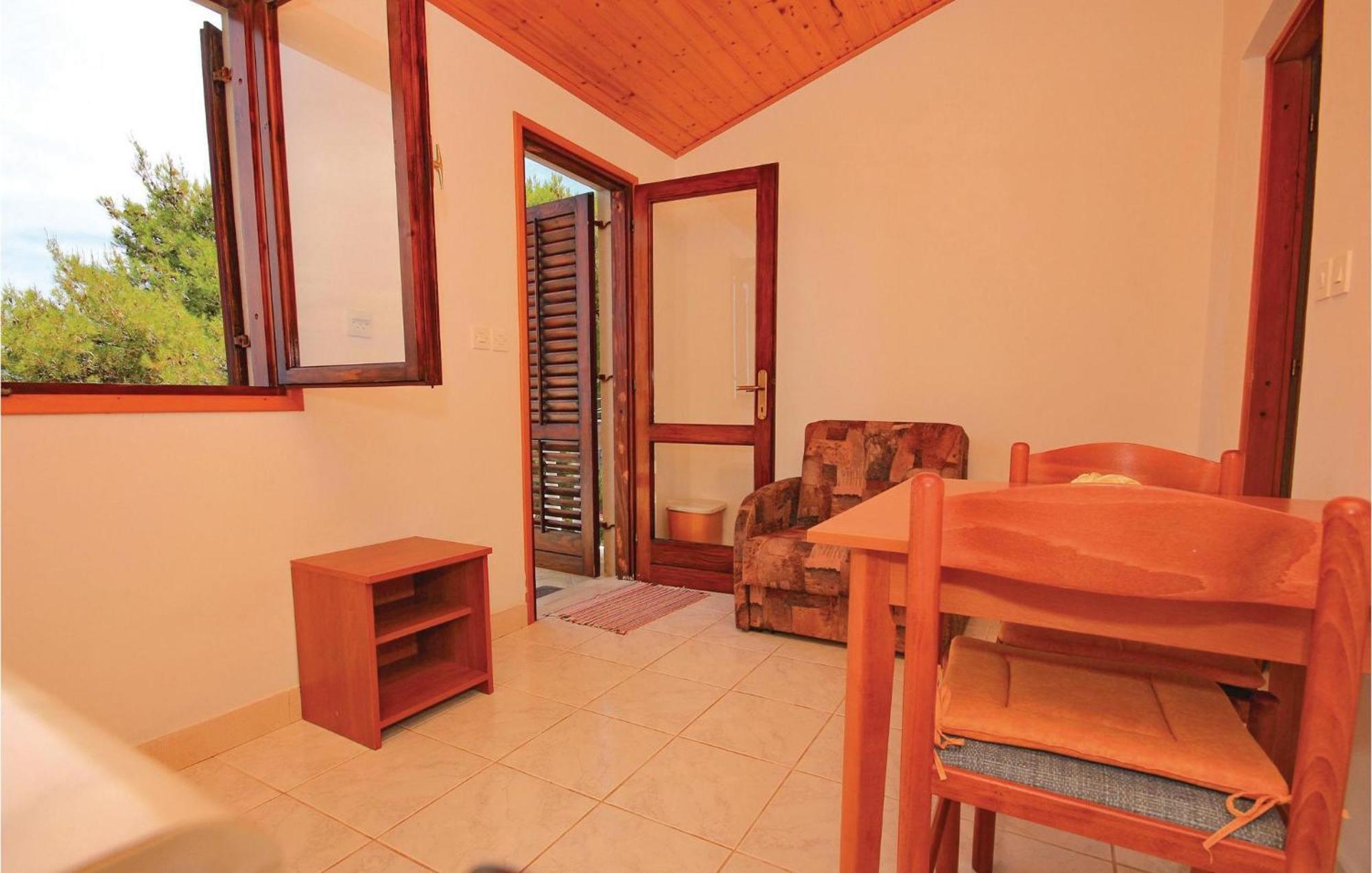 Gorgeous Apartment In Prigradica With Kitchen エクステリア 写真