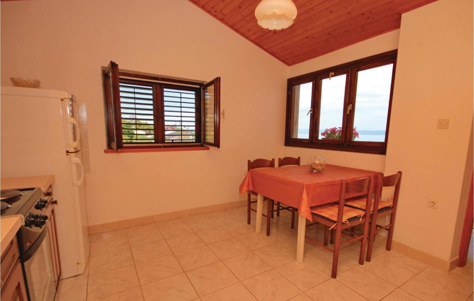 Gorgeous Apartment In Prigradica With Kitchen エクステリア 写真