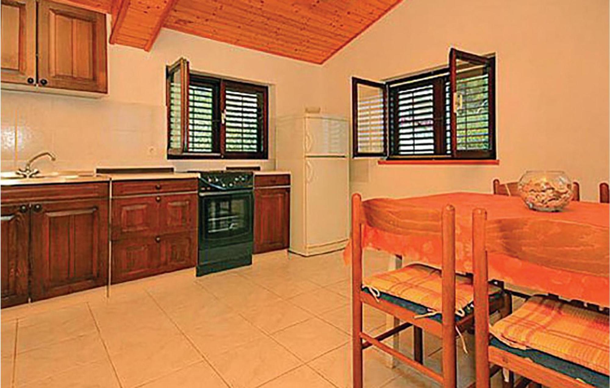 Gorgeous Apartment In Prigradica With Kitchen エクステリア 写真