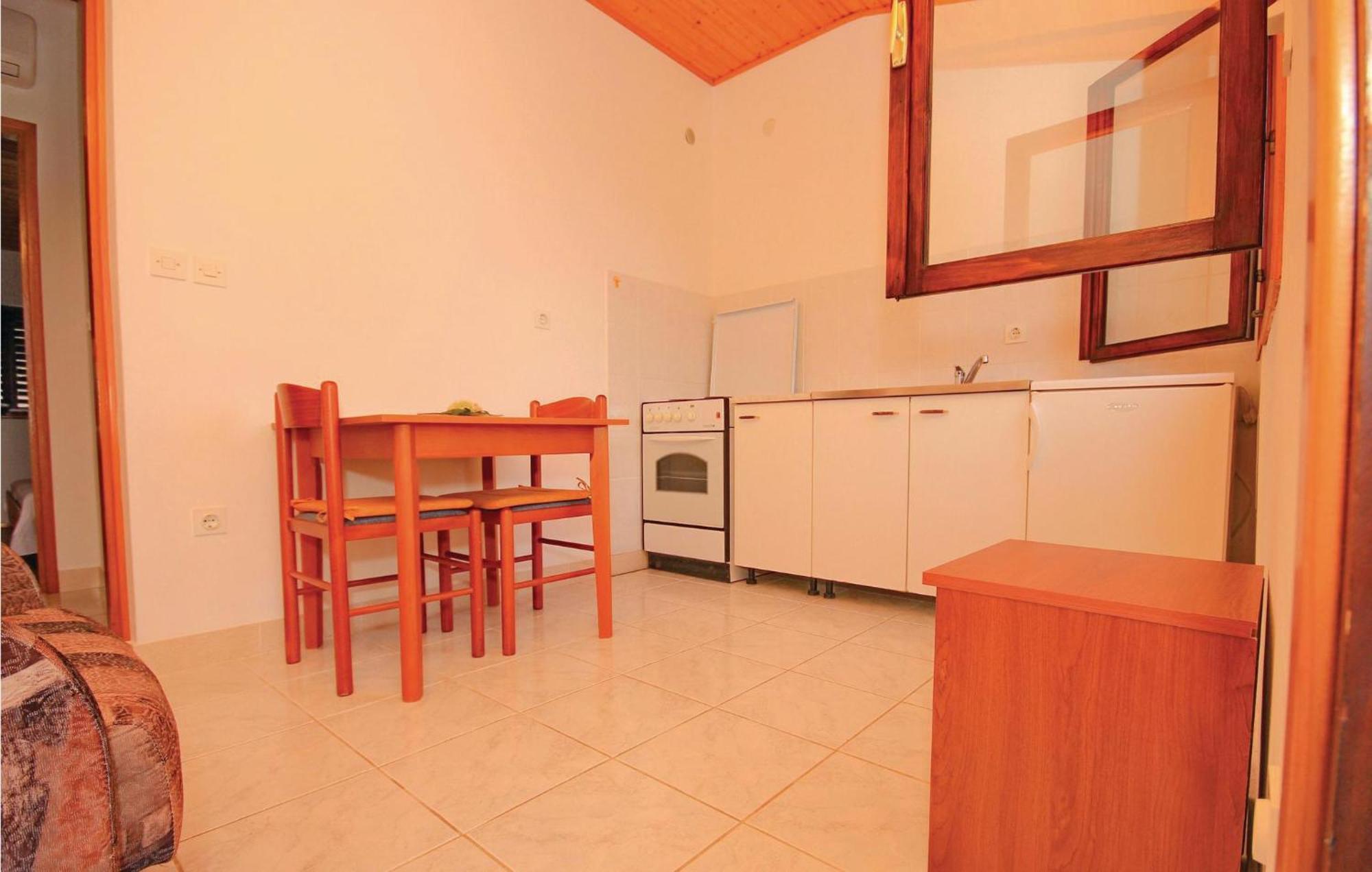 Gorgeous Apartment In Prigradica With Kitchen エクステリア 写真