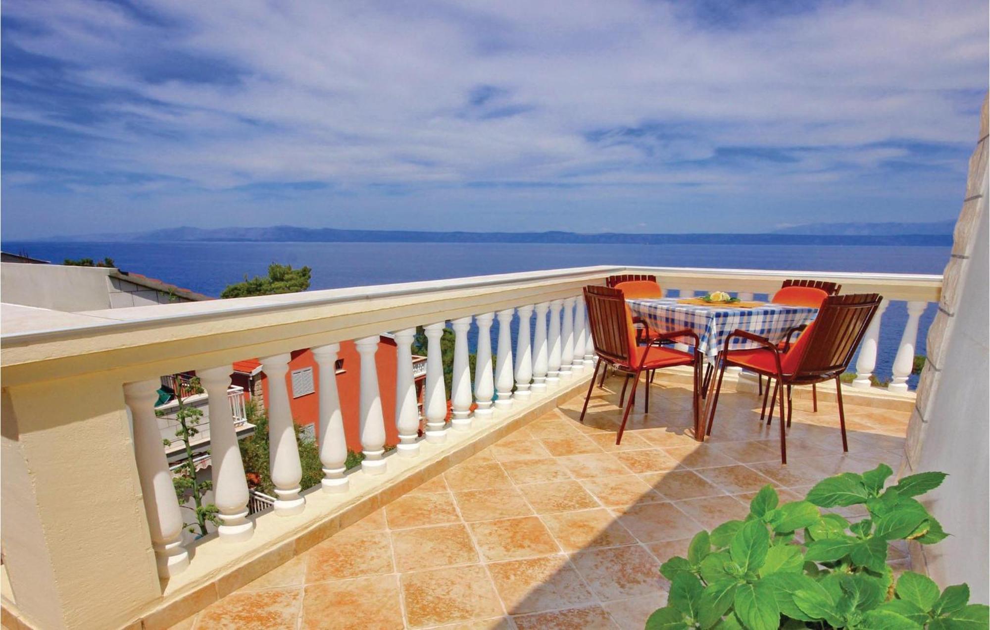 Gorgeous Apartment In Prigradica With Kitchen エクステリア 写真