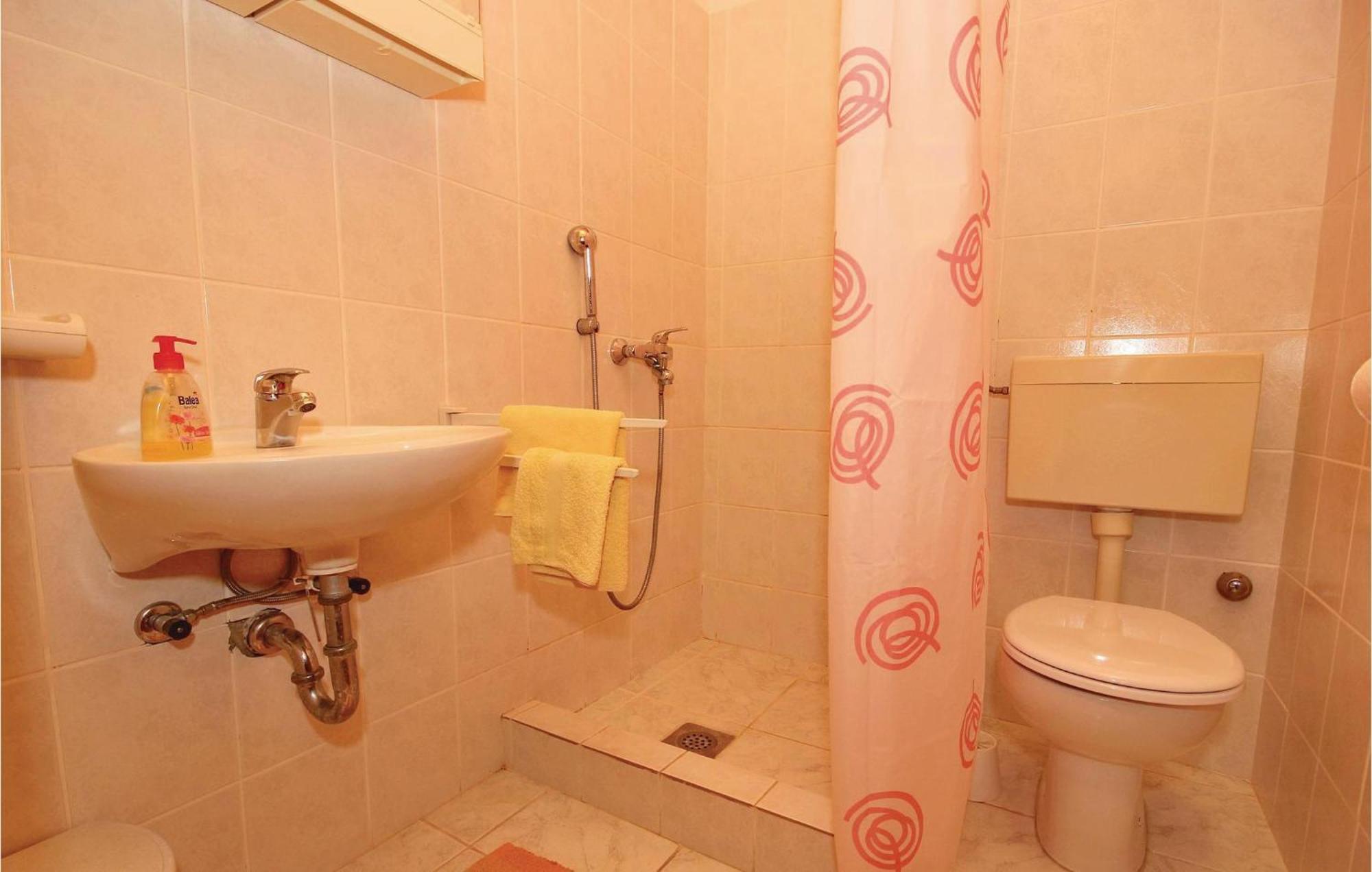 Gorgeous Apartment In Prigradica With Kitchen エクステリア 写真