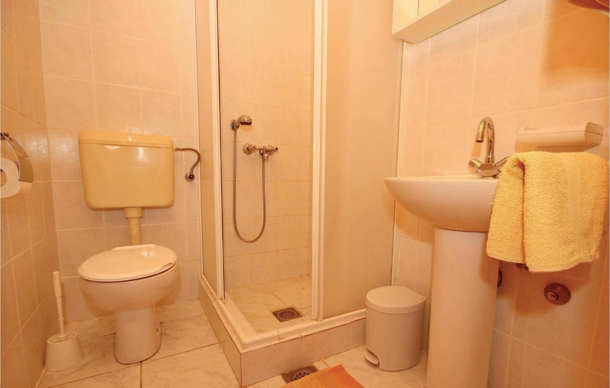 Gorgeous Apartment In Prigradica With Kitchen エクステリア 写真